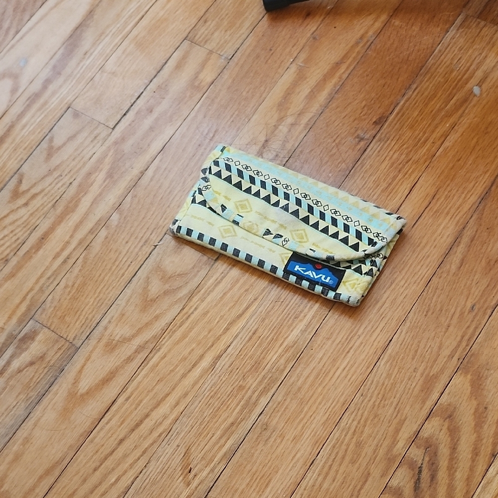 KAVU Geometric Yellow Clutch